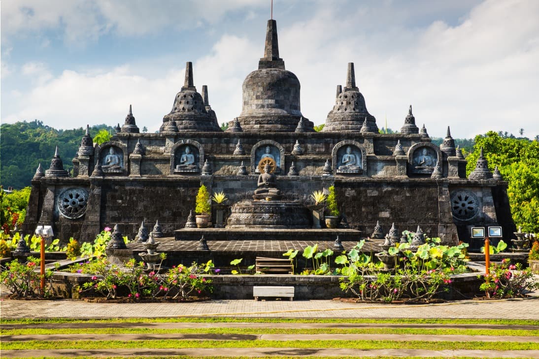 Bali attend de ses visiteurs, le respect de ses temples sacrés