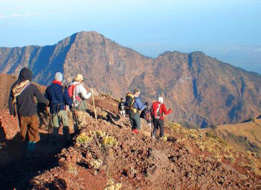 Ascension du Mont Rinjani avec Azimuth Adventure Travel .Ltd