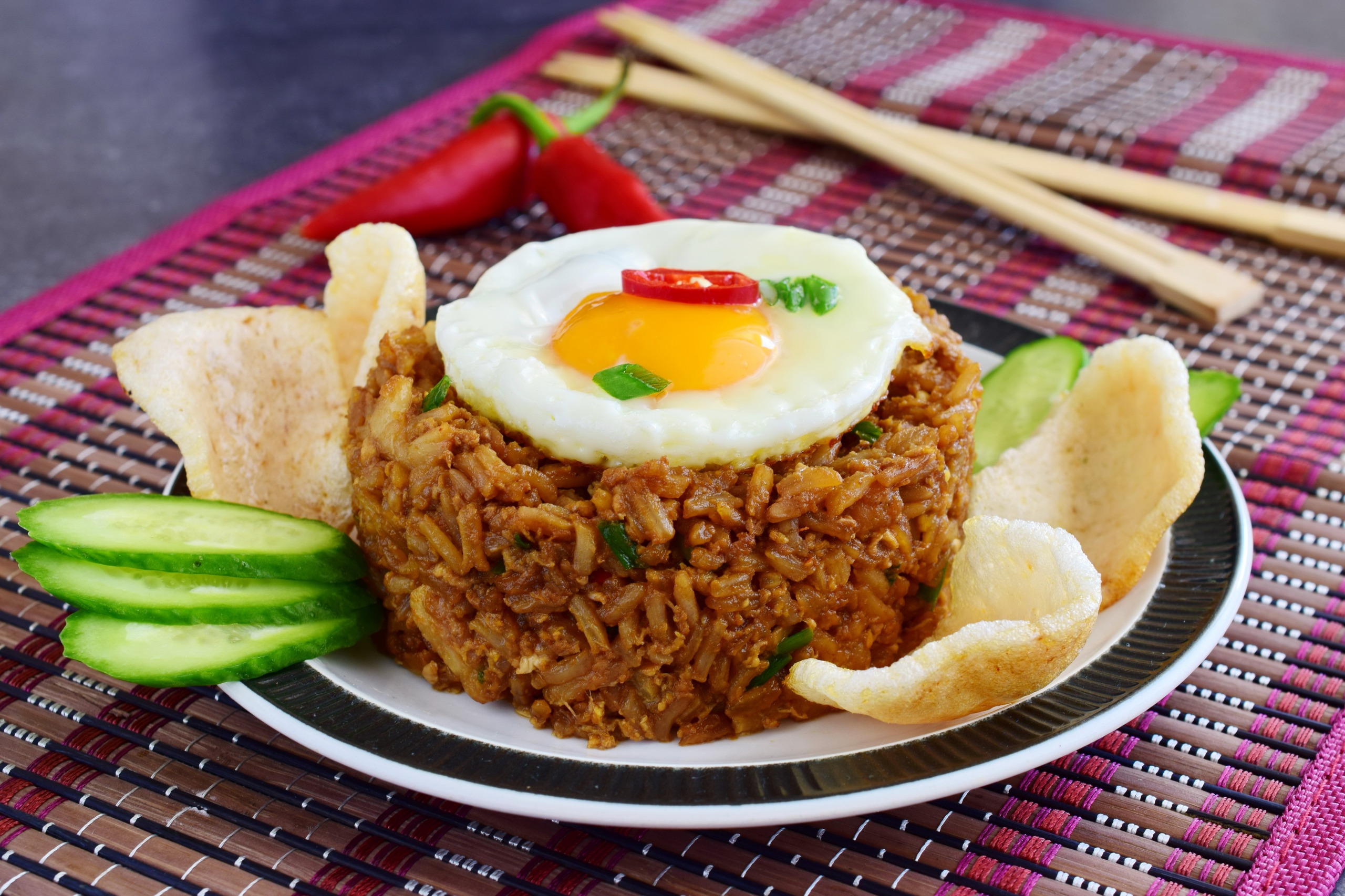 Recette du nasi goreng, le traditionnel riz frit indonésien - Azimuth