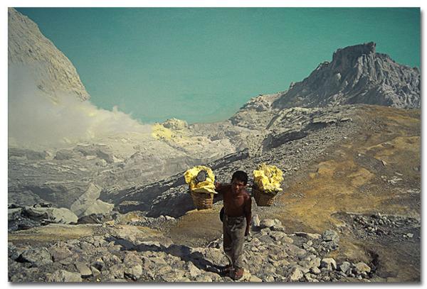 Kawah Ijen et ses porteurs de soufre