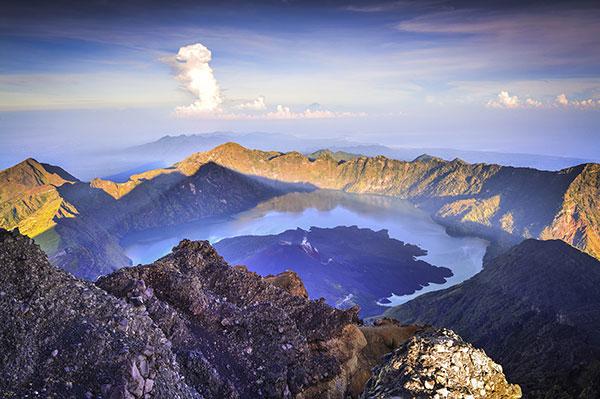 Merapi, Agung, Rinjani, ces volcans d’Indonésie à surveiller
