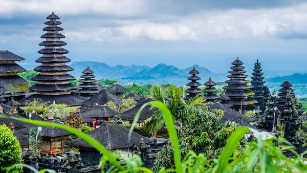 Temple de Pura Besakih à Bali, photo © Igor Tichonow via Shutterstock 