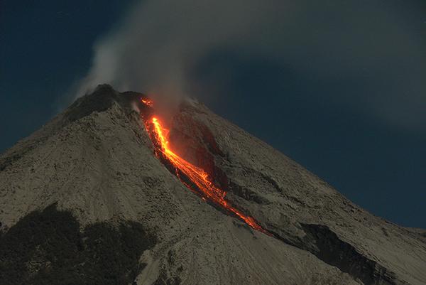 Merapi, Agung, Rinjani, ces volcans d’Indonésie à surveiller