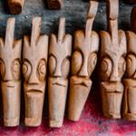 Exemples d'art Batak avec ces statuettes en bois, photo © Marie Martin via Shutterstock